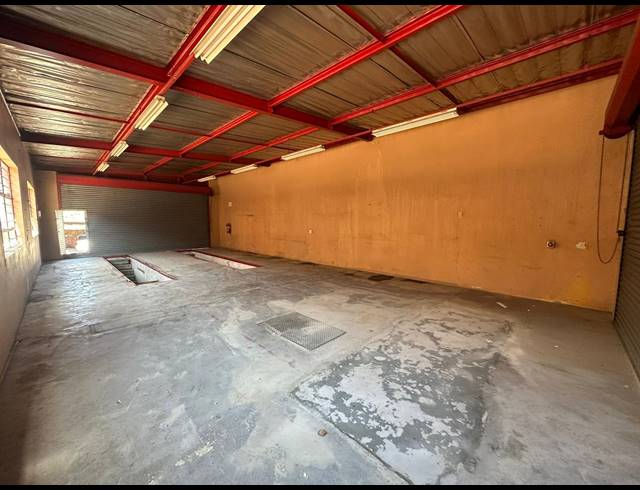 180M² WAREHOUSE TO LET IN FONTAINEBLEAU